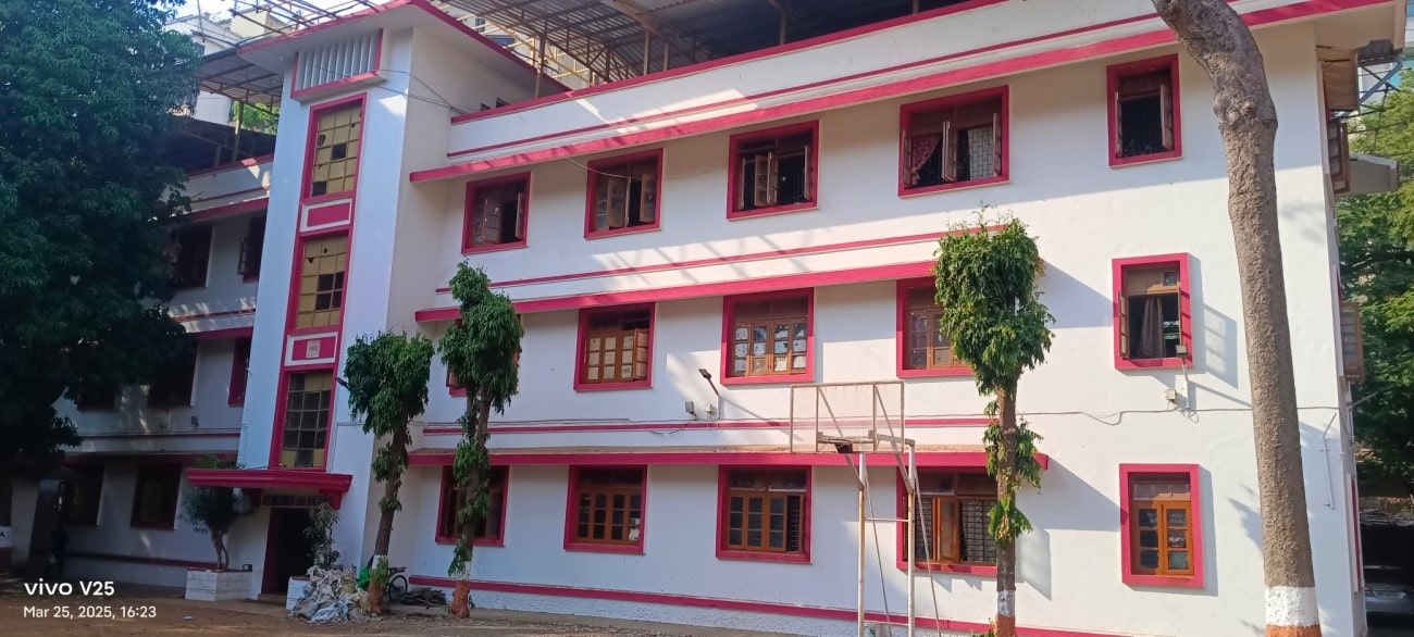 UG HOSTEL BOYS Min